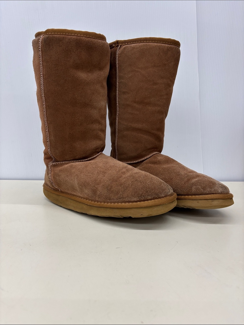UGG Classic Boots in Chestnut Brown